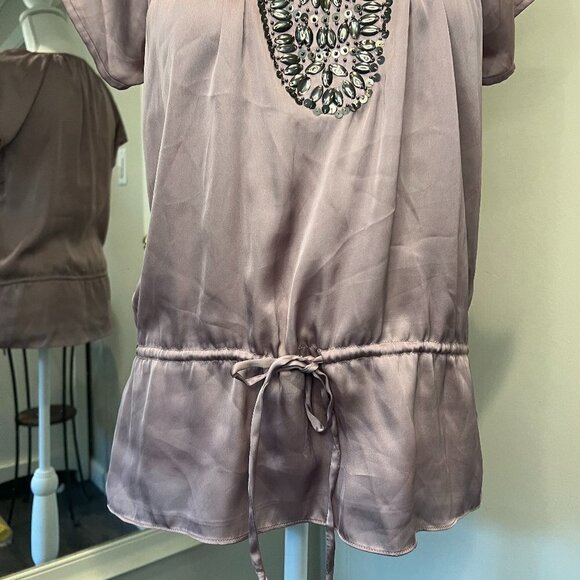 Filtre Lavender silky short sleeve blouse with beadwork, Size S/P - Picture 4 of 12